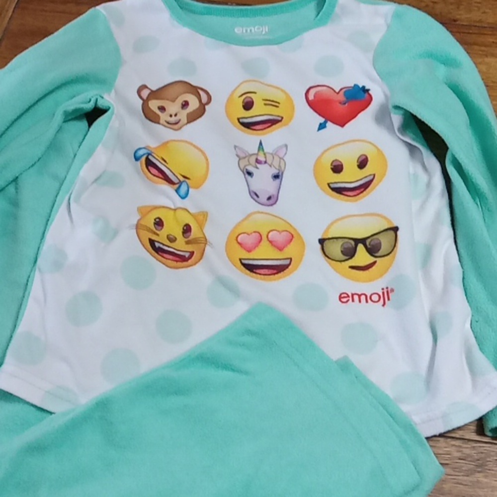 Emoji  girls pajamas.